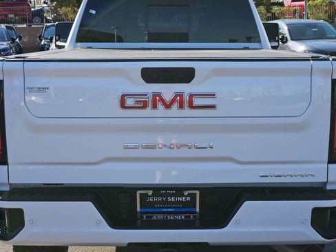 Certified 2022 GMC Sierra 3500 Denali w/ Denali Ultimate Package AWD/4WD image 13