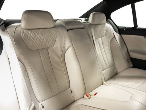 Used 2022 BMW 750i xDrive w/ M Sport Package image 36