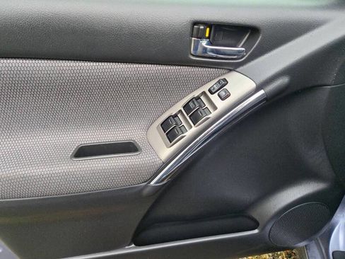 Used 2006 Toyota Matrix XR image 22