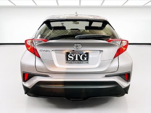 Used 2019 Toyota C-HR XLE FWD image 5