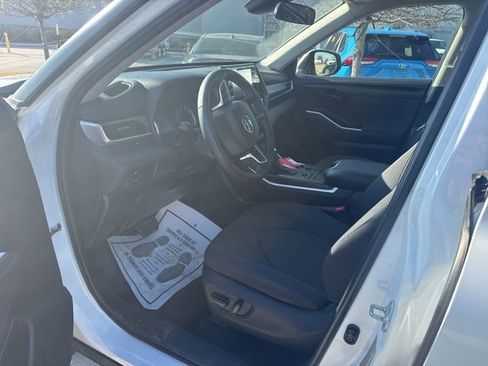 Used 2022 Toyota Highlander LE image 10