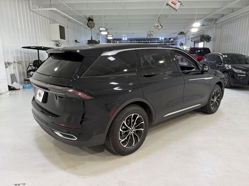 Used 2025 Lincoln Nautilus Premier image 5