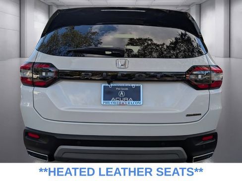 Used 2025 Honda Pilot Touring image 7