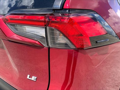 Used 2021 Toyota RAV4 LE FWD image 30