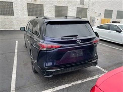 Used 2021 Toyota Sienna XSE w/ XSE Plus Package FWD image 7