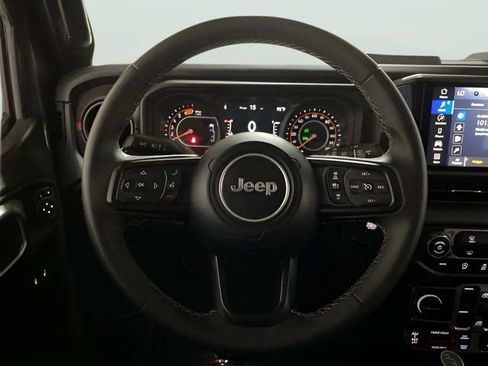 Used 2025 Jeep Wrangler Unlimited Rubicon AWD/4WD image 11