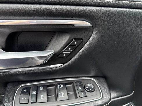 Used 2022 RAM 1500 Laramie AWD/4WD image 19