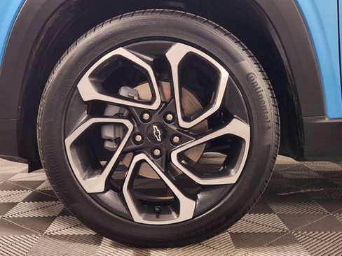 Used 2025 Chevrolet Trax RS w/ Sunroof Package FWD image 22