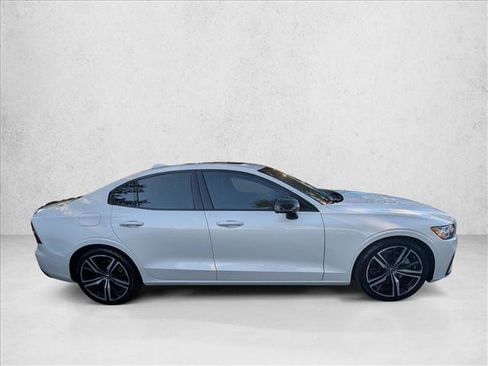 Used 2019 Volvo S60 T5 R-Design image 4