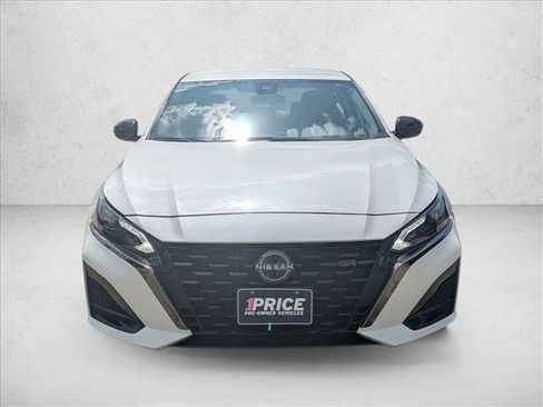 Used 2023 Nissan Altima 2.5 SR FWD image 2