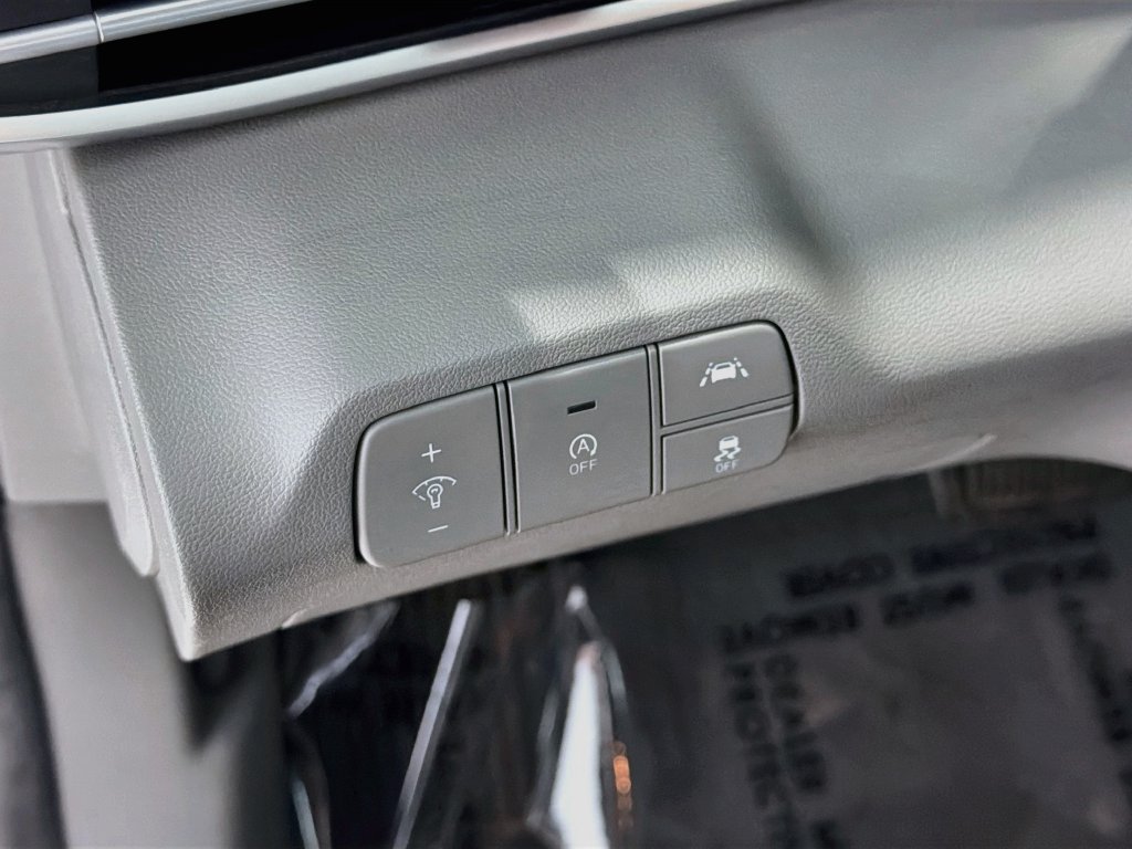 Used 2021 Hyundai Elantra SE FWD image 12