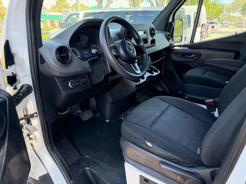 Used 2022 Mercedes-Benz Sprinter 2500 image 11