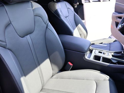 Used 2025 Kia Sorento S w/ Panoramic Sunroof Package image 22