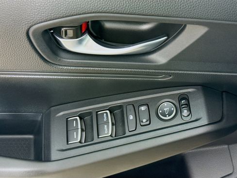 Certified 2025 Honda Accord LX image 19