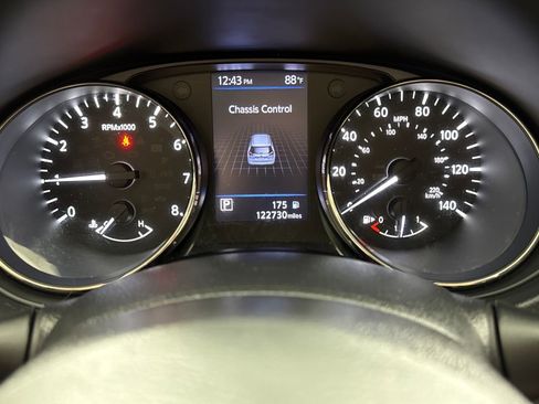 Used 2018 Nissan Rogue SV FWD image 15
