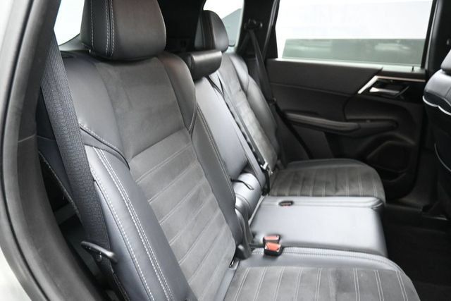 Used 2024 Mitsubishi Outlander SE FWD image 29