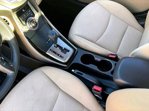 Used 2013 Hyundai Elantra GLS w/ Preferred Pkg image 15