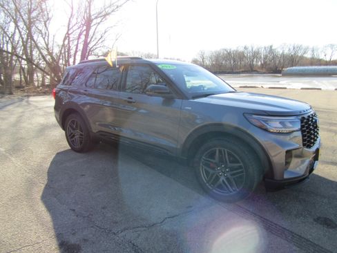 Certified 2025 Ford Explorer ST-Line w/ Premium Package AWD/4WD image 7