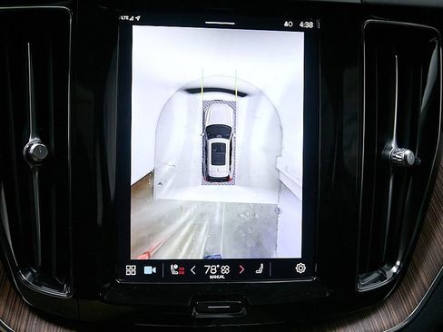 Certified 2024 Volvo XC60 B5 Plus w/ Protection Package Premier image 28