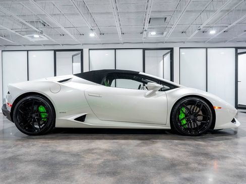 Used 2016 Lamborghini Huracan LP 610-4 AWD/4WD image 2