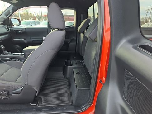 Used 2017 Toyota Tacoma TRD Sport image 13