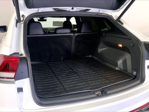 Used 2020 Volkswagen Atlas Cross Sport SEL AWD/4WD image 4