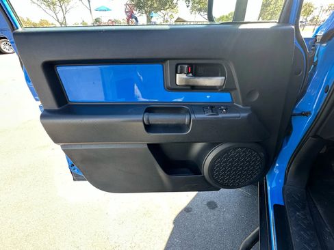 Used 2007 Toyota FJ Cruiser 4WD image 12