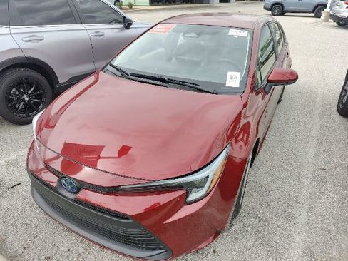Used 2025 Toyota Corolla LE FWD image 6