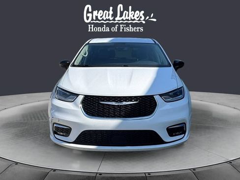 Used 2024 Chrysler Pacifica Touring-L FWD image 8