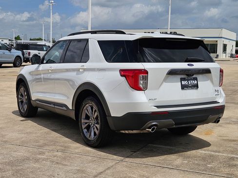 Used 2022 Ford Explorer XLT w/ Equipment Group 202A image 6