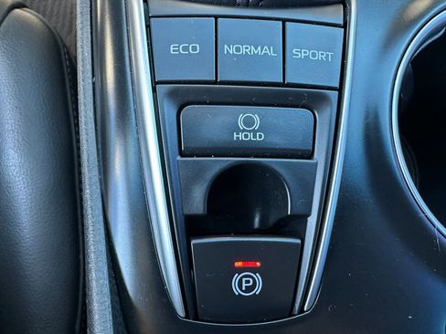 Used 2018 Toyota Camry XSE image 15