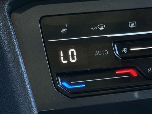 Certified 2023 Volkswagen Tiguan SE w/ Panoramic Sunroof Package image 19