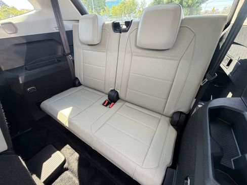 Used 2020 Volkswagen Tiguan SE w/ Panoramic Sunroof Package FWD image 21
