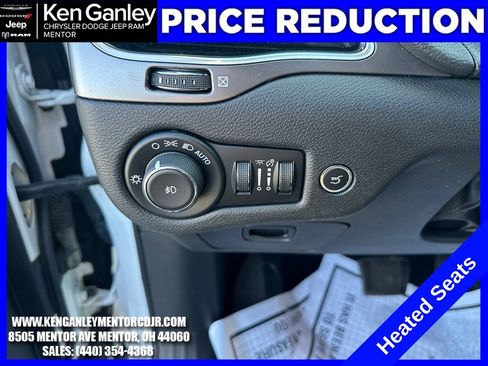 Used 2019 Jeep Cherokee Limited w/ Luxury Group AWD/4WD image 12