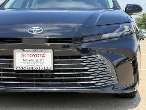 Used 2025 Toyota Camry LE FWD image 9