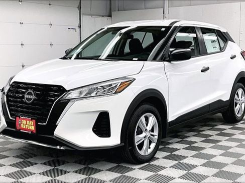New 2025 Nissan Kicks Play S FWD image 2