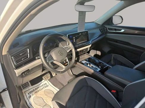Certified 2025 Volkswagen Atlas Peak Edition SE AWD/4WD image 4