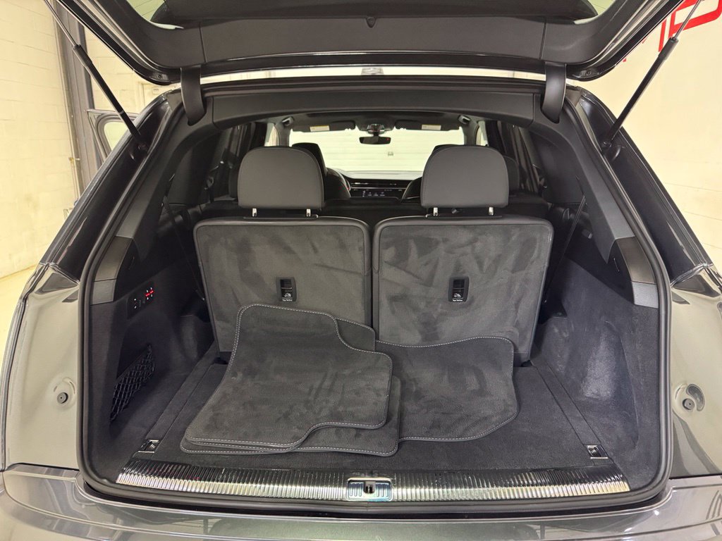 Used 2025 Audi SQ7 Prestige AWD/4WD image 26