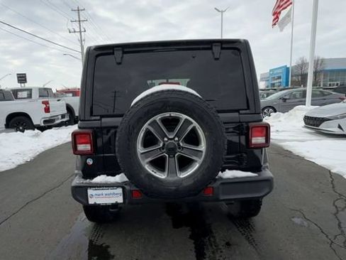 Used 2022 Jeep Wrangler Unlimited Sahara AWD/4WD image 7