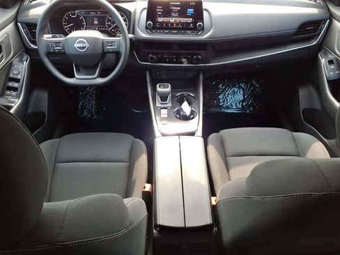 Used 2025 Nissan Rogue S FWD image 11