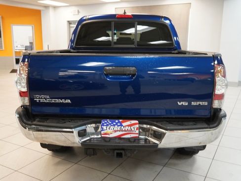 Used 2015 Toyota Tacoma 4x4 Double Cab w/ SR5 Package image 8