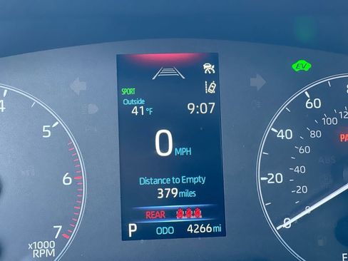 Used 2025 Toyota Corolla SE w/ Convenience Package FWD image 4