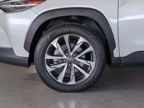 Used 2025 Toyota Corolla Cross XLE w/ Convenience Package FWD image 23