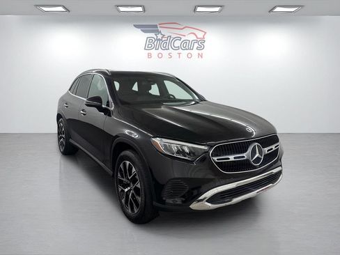 Used 2025 Mercedes-Benz GLC 350e 4MATIC image 3