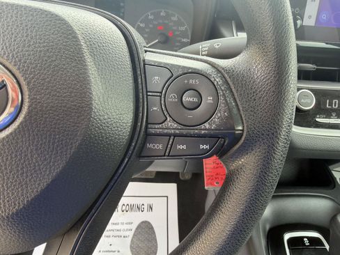 Used 2025 Toyota Corolla LE FWD image 24