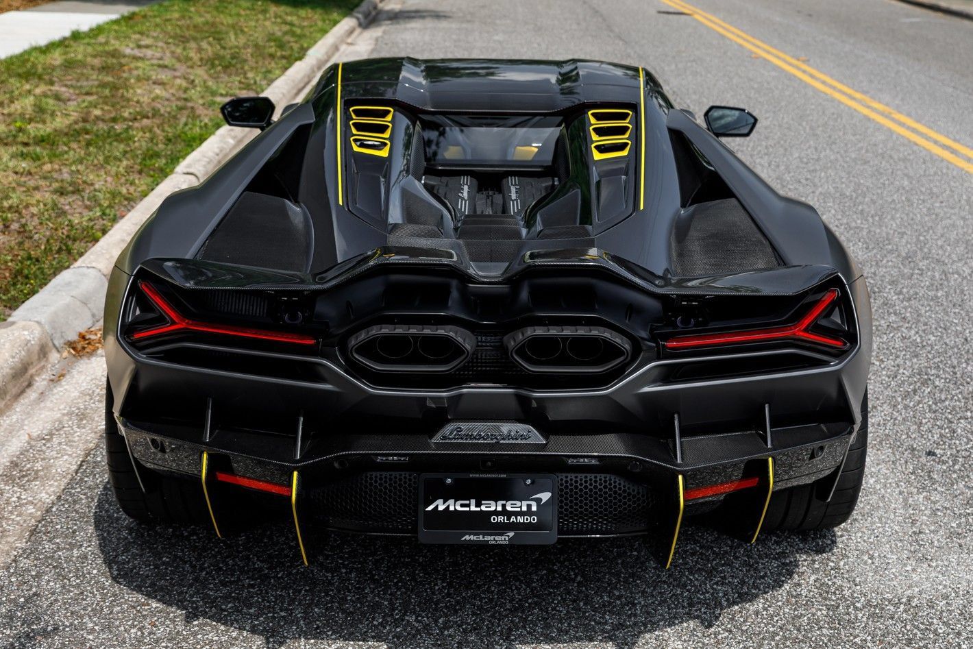 Used 2025 Lamborghini Revuelto AWD/4WD image 24