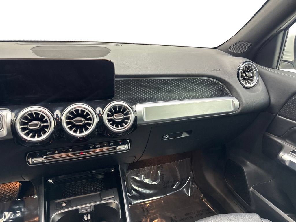 Used 2025 Mercedes-Benz GLB 250 w/ Exclusive Package image 52