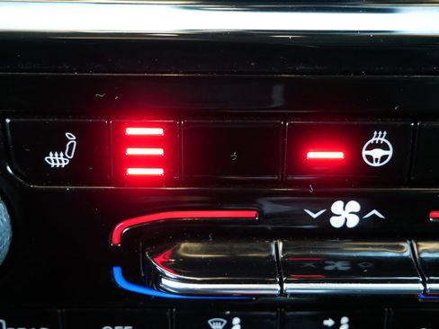 Used 2023 Jeep Grand Cherokee Laredo w/ Luxury Tech Group I image 31