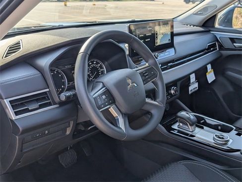 New 2026 Mitsubishi Outlander ES image 11