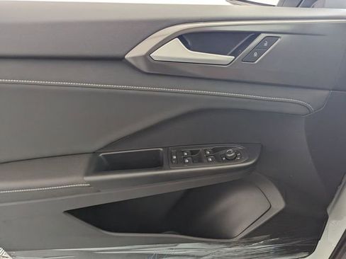 New 2026 Volkswagen Taos SE FWD image 16